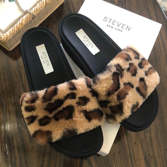 Leopard print slide sandal - Picture 4 of 8